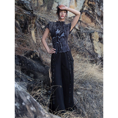 百合の花の水墨画ハイネックトップス