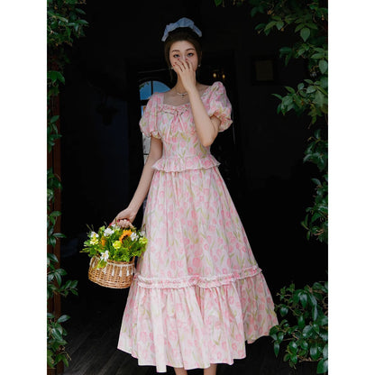 チューリップの花群集のレトロワンピース