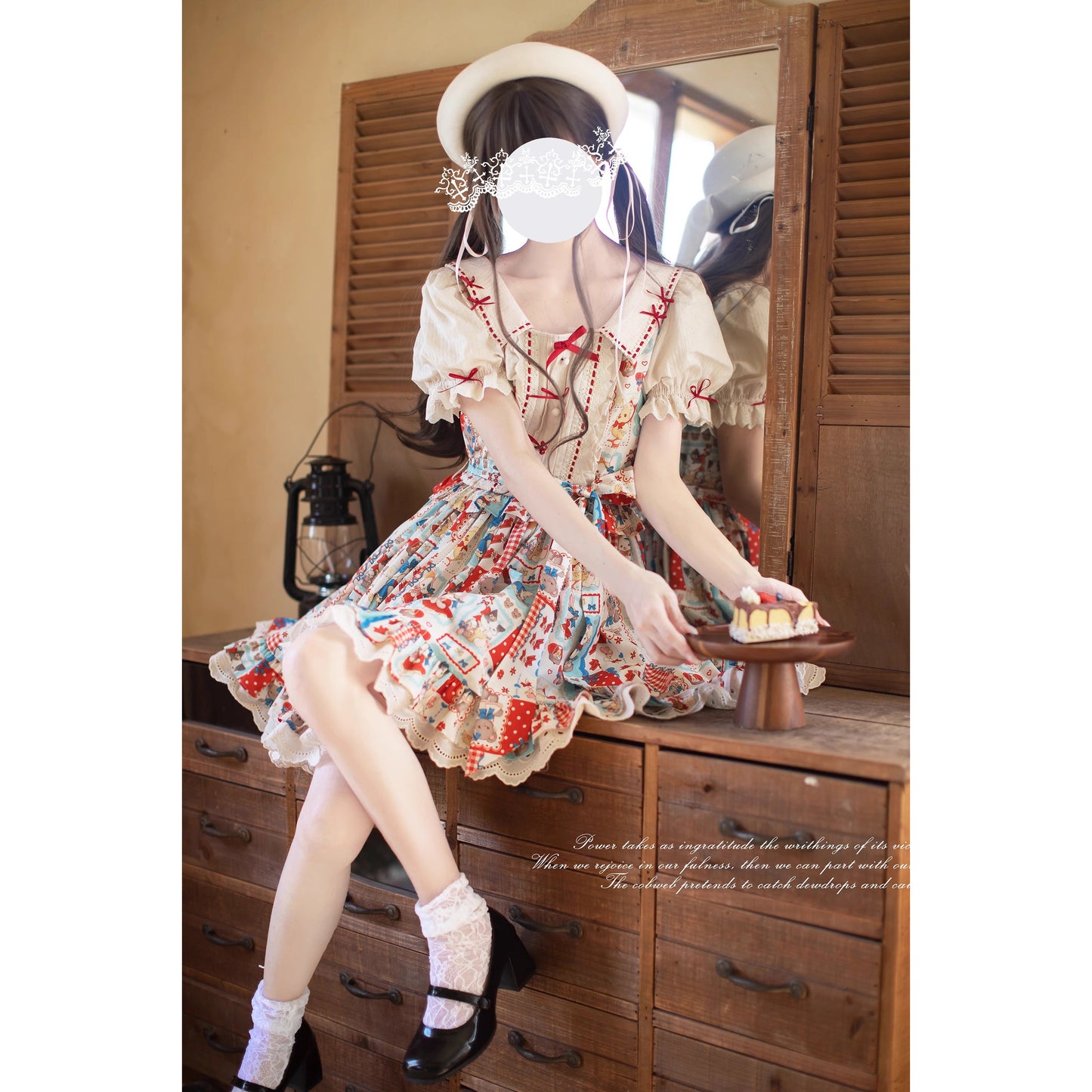 絵本の挿絵の刺繍ワンピース