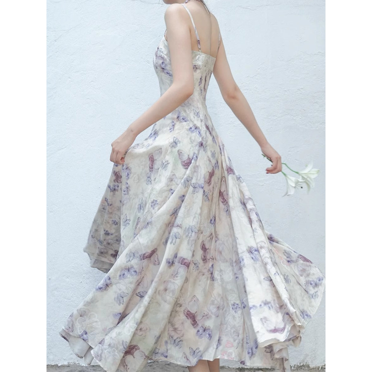 蝶々と花の水彩画キャミソールワンピースとシフォンカーディガン