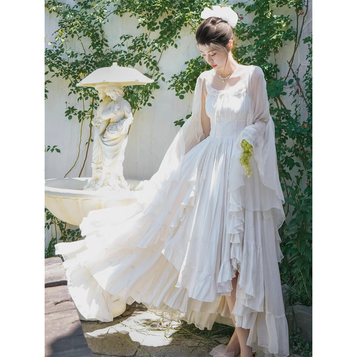 月光の花の刺繍ストラップワンピース