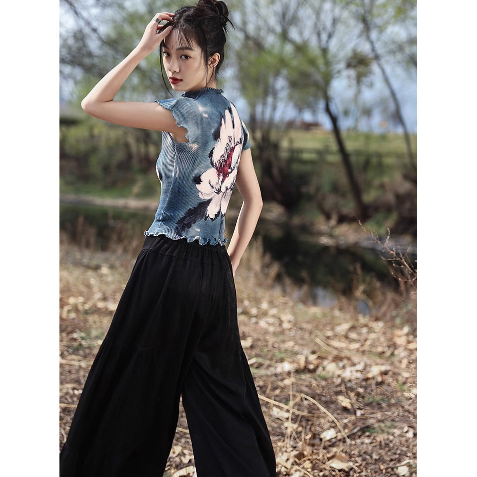 牡丹の花の墨彩画ハイネックトップス