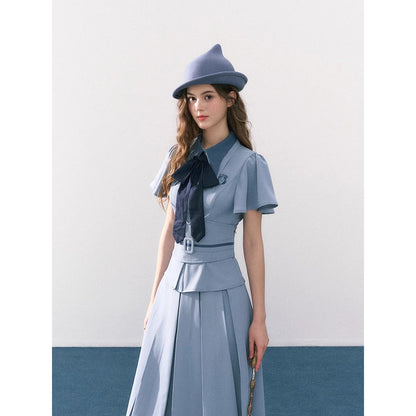 魔法学校の刺繍トップスとコルセットと刺繍プリーツスカート