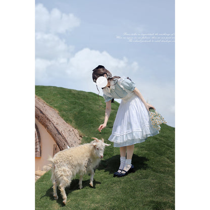 水縹の空色ワンピースと刺繍エプロン