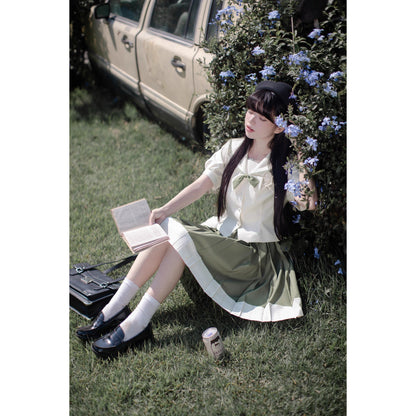 灰緑のお嬢様の文学セーラーブラウスとプリーツスカート