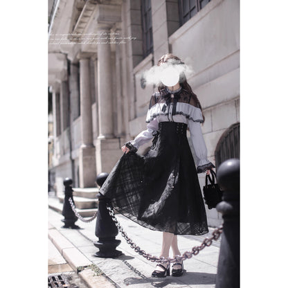 夜会の令嬢のケープトップスとコルセットスカート