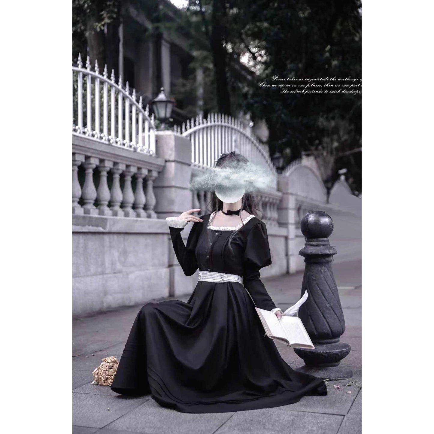 漆黒の舞踏会のクラシカルワンピース