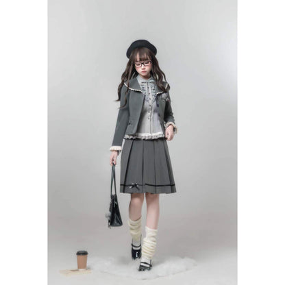 文学令嬢のジャケットとブラウスとプリーツスカート