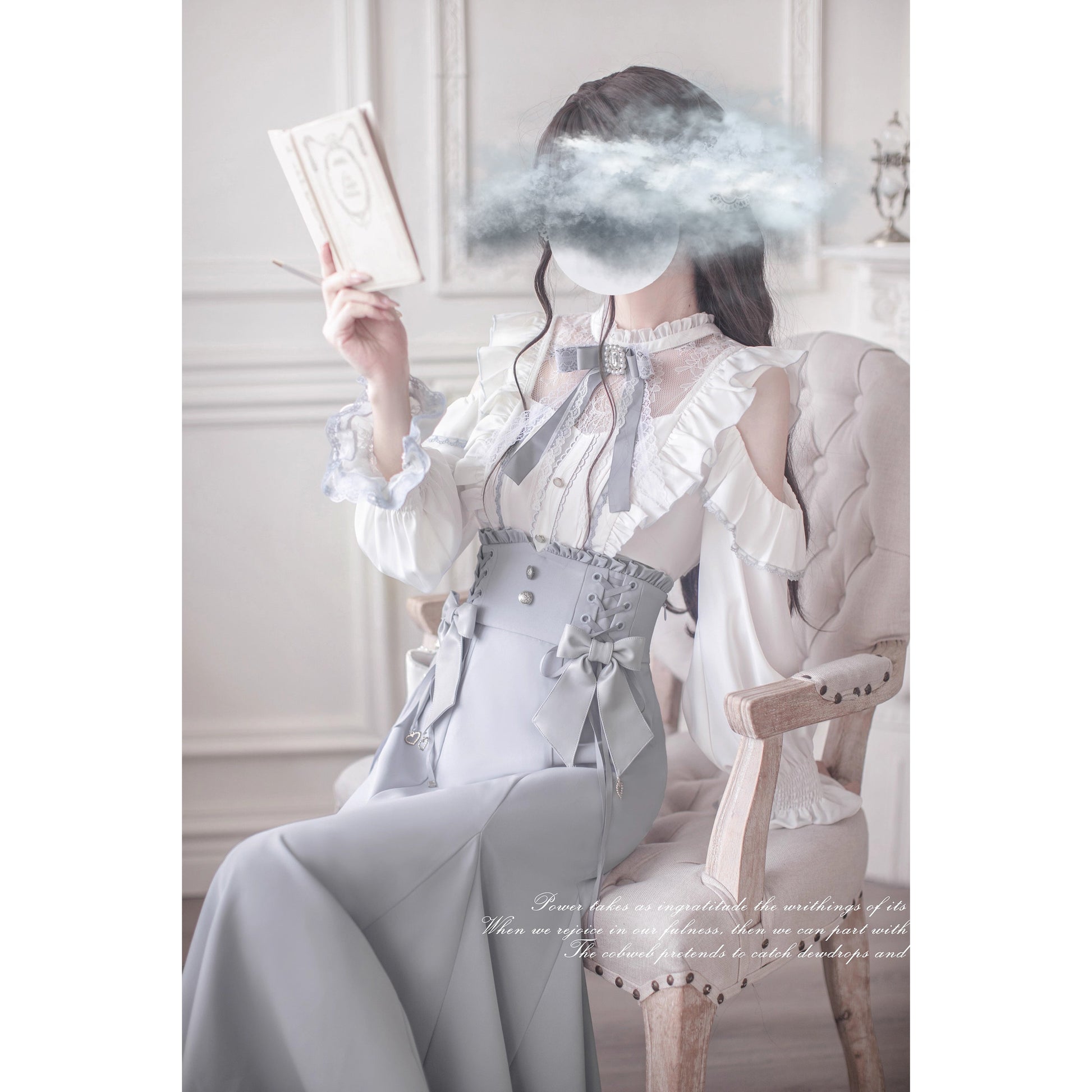 水色の令嬢のフリルトップスとコルセットスカート