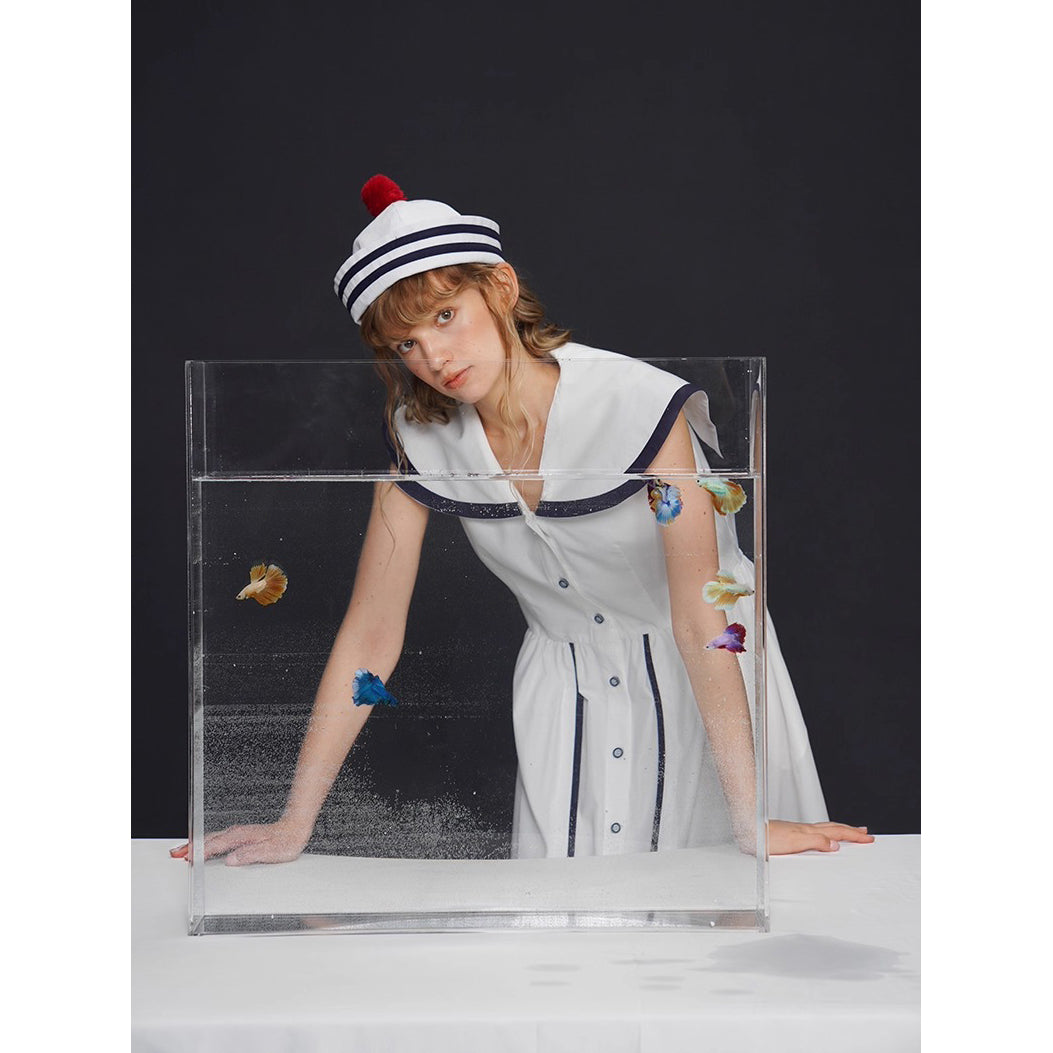 船乗り少女のセーラーワンピース