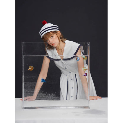 船乗り少女のセーラーワンピース