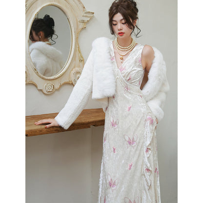 桃色の蝶々の刺繍ワンピース