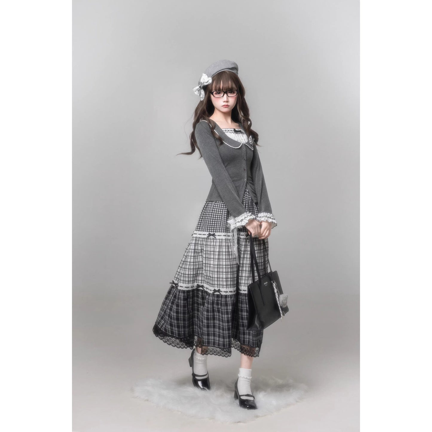 書斎のお嬢様のドッキングトップスとティアードスカート