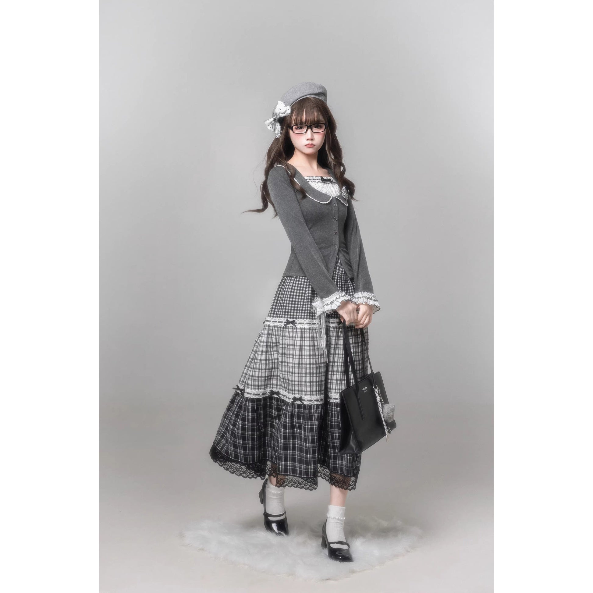 書斎のお嬢様のドッキングトップスとティアードスカート