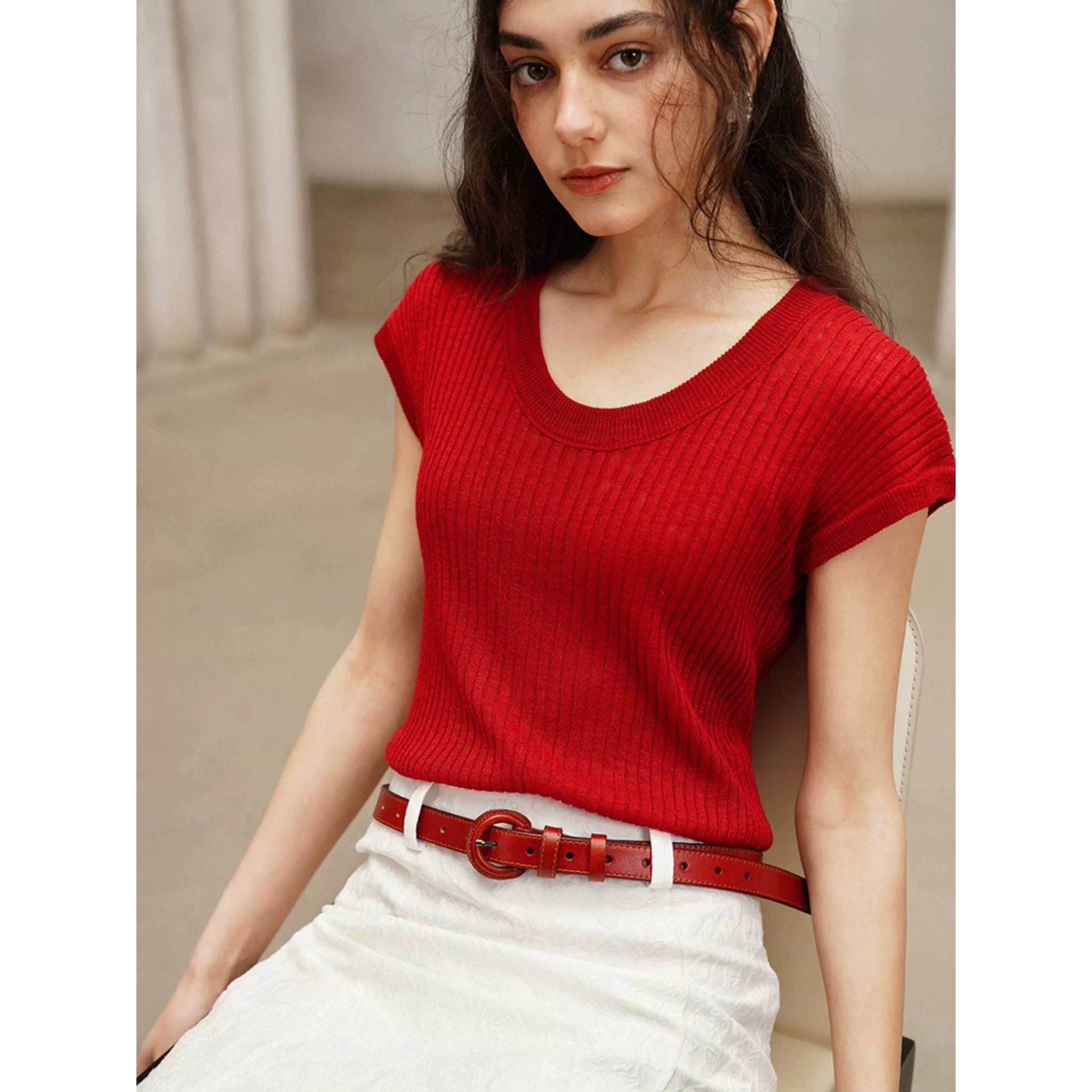 真っ赤な果実色のニットTシャツ