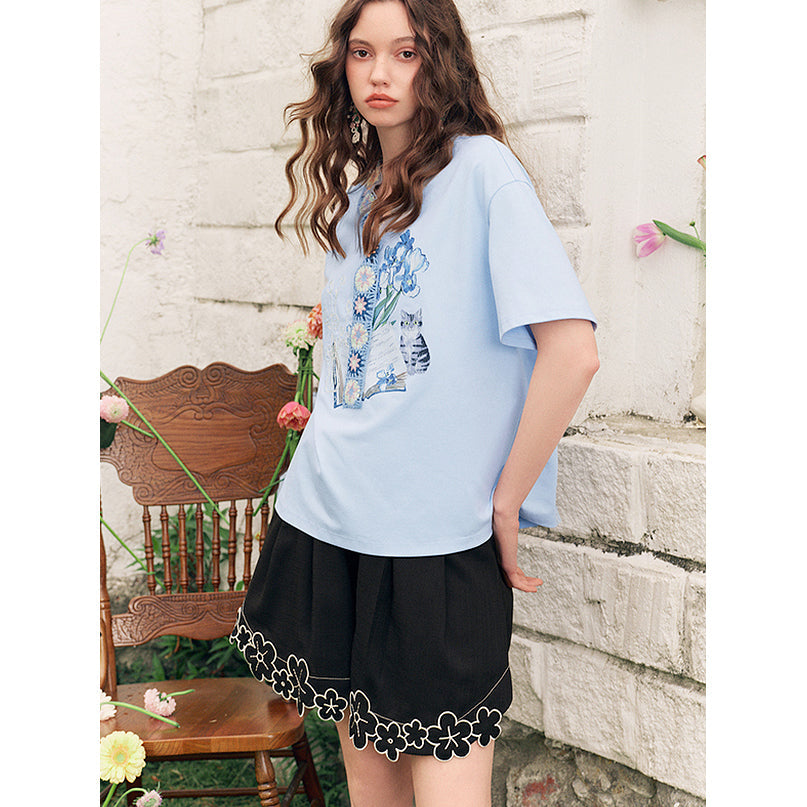 アイリスの花と子猫の刺繍Tシャツ