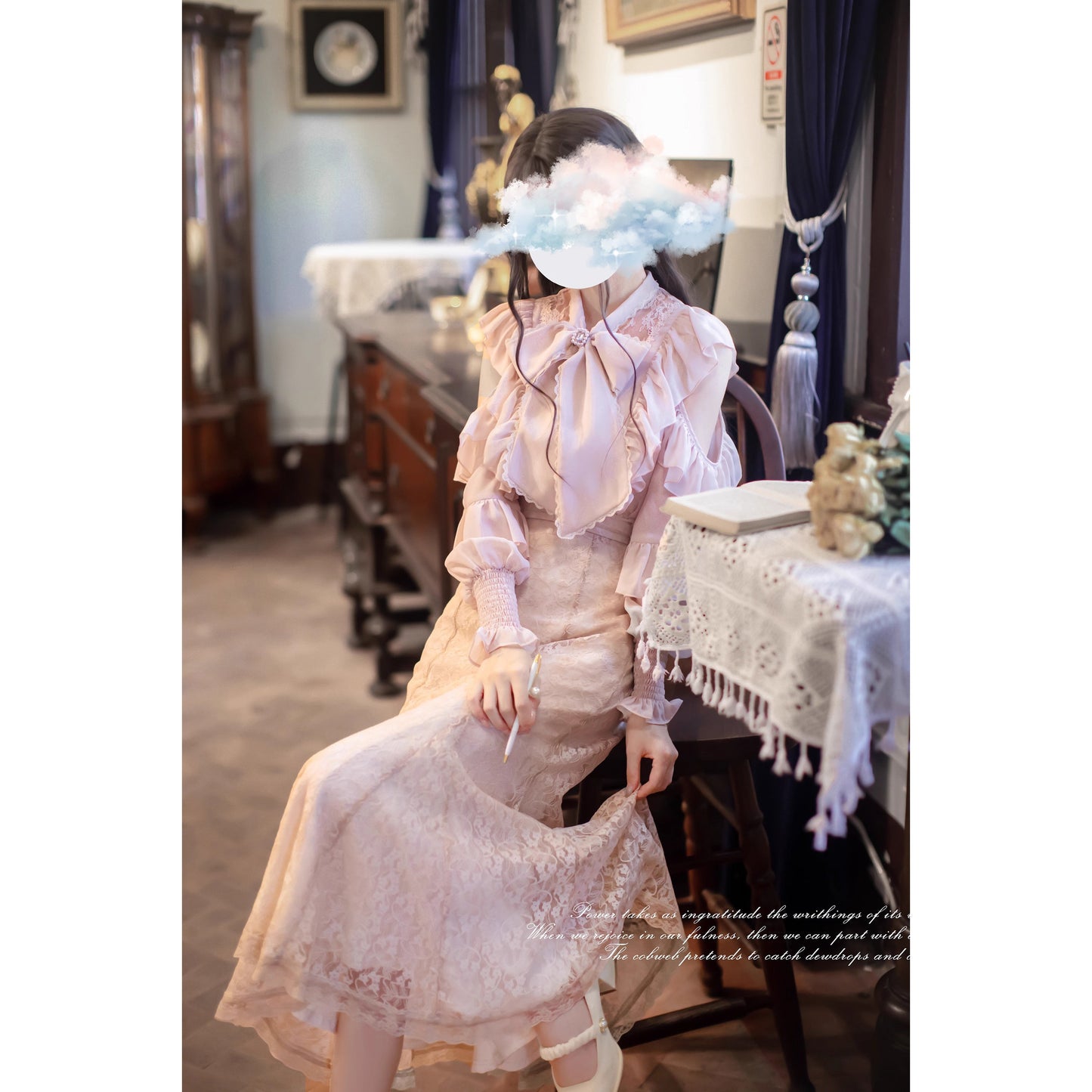 薄桜の令嬢のリボンブラウスとマーメイドスカート
