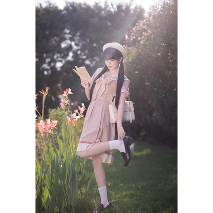 桜色のお嬢様の文学セーラーブラウスとプリーツスカート