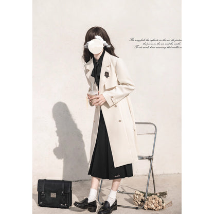 文学令嬢のトレンチコートとブラウスとプリーツスカート - Ivory Trench