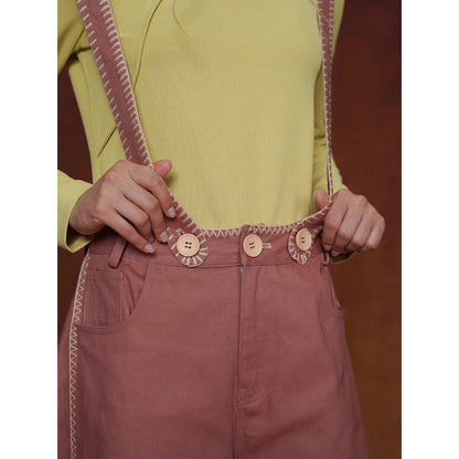 煉瓦色の刺繍ストラップパンツ