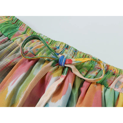 絵本の水彩画のアシンメトリースカート