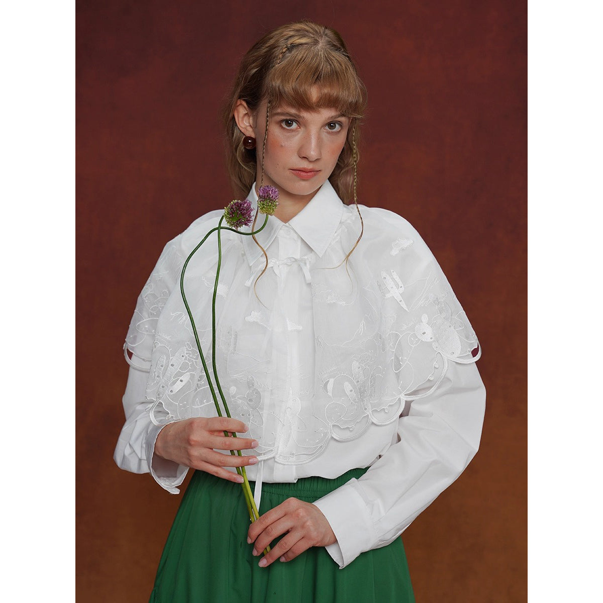 サボテンの花の刺繍チュールケープ