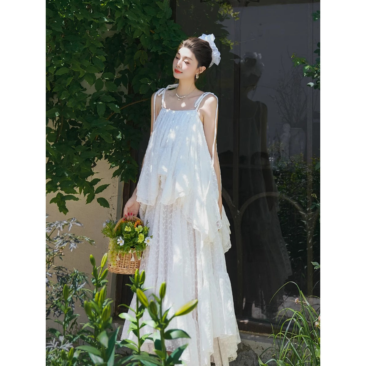 月光の花の刺繍キャミソールとロングスカート