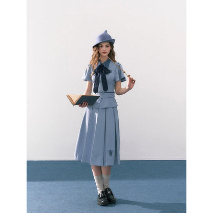 魔法学校の刺繍トップスとコルセットと刺繍プリーツスカート