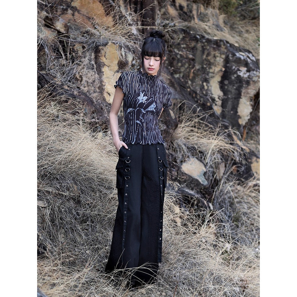 百合の花の水墨画ハイネックトップス