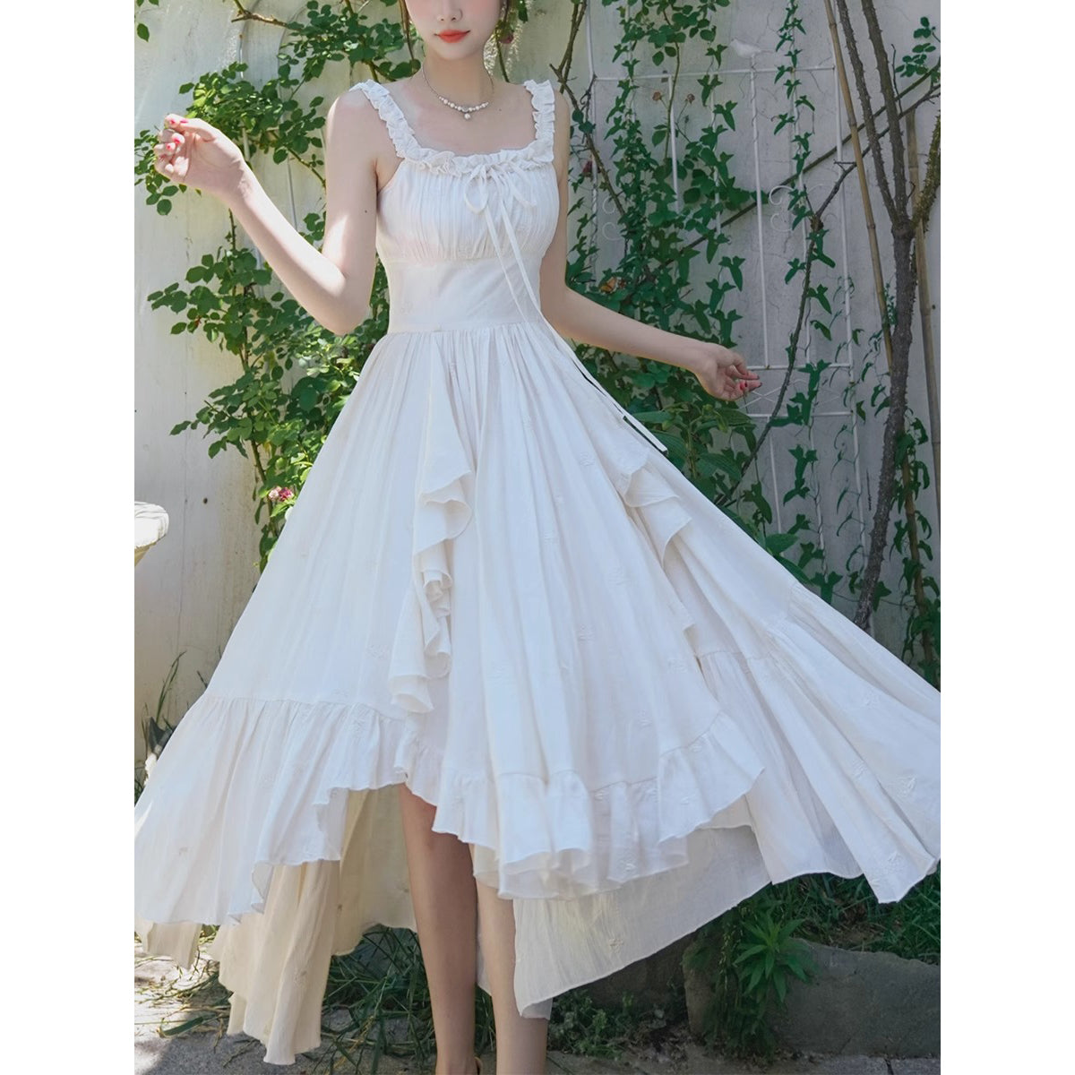 月光の花の刺繍ストラップワンピース