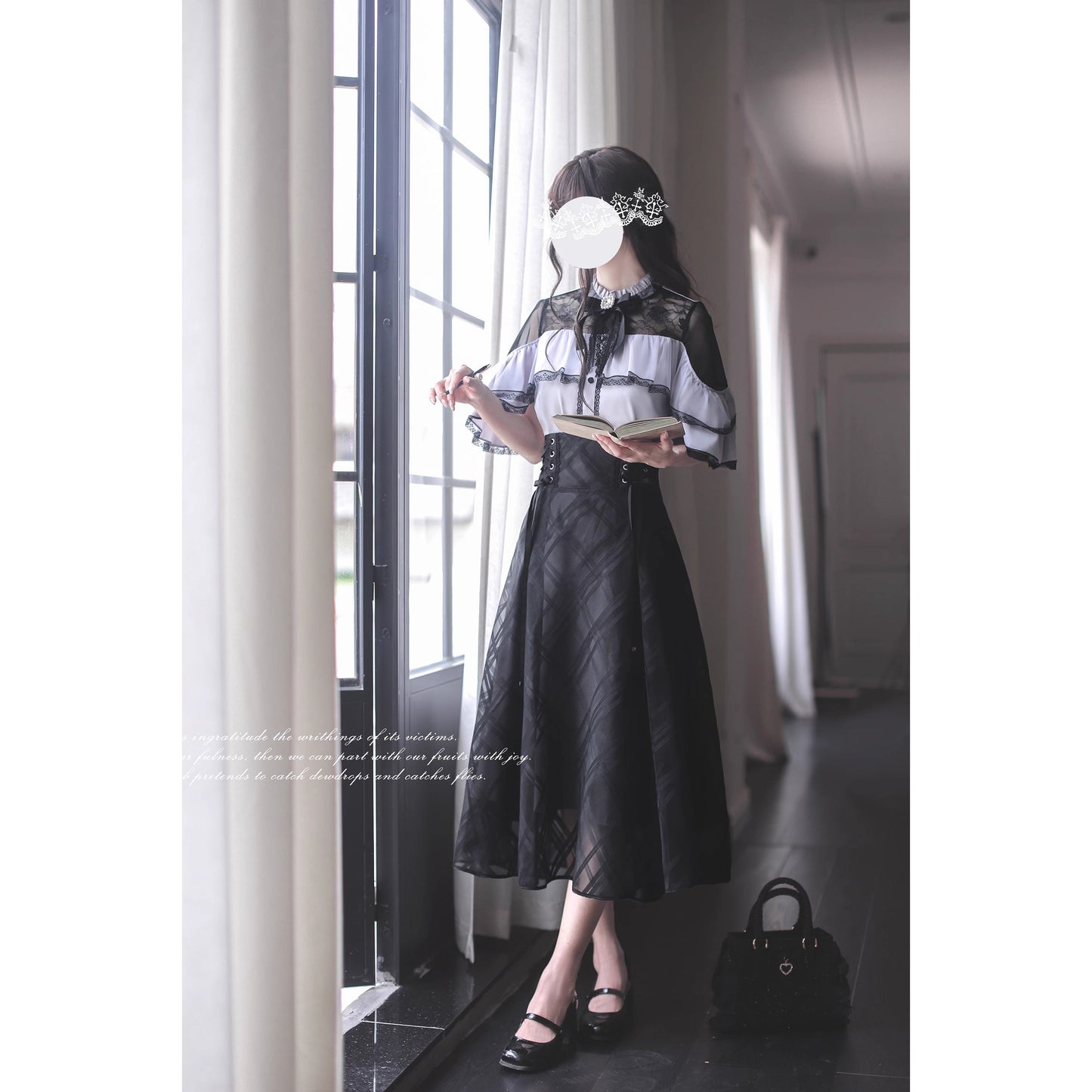 夜会の令嬢のケープトップスとコルセットスカート