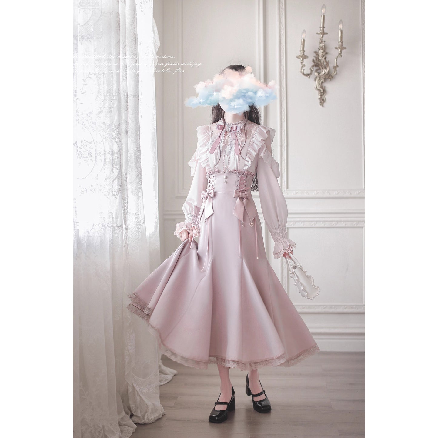 桜色の令嬢のフリルトップスとコルセットスカート