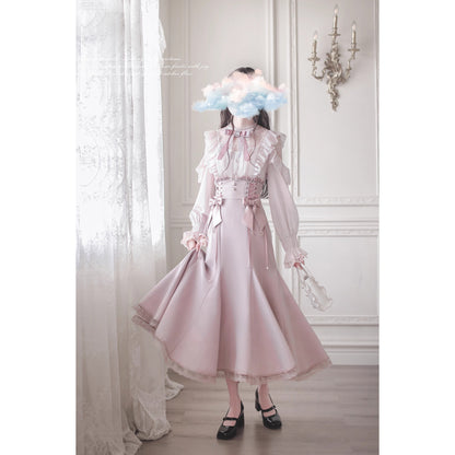 桜色の令嬢のフリルトップスとコルセットスカート