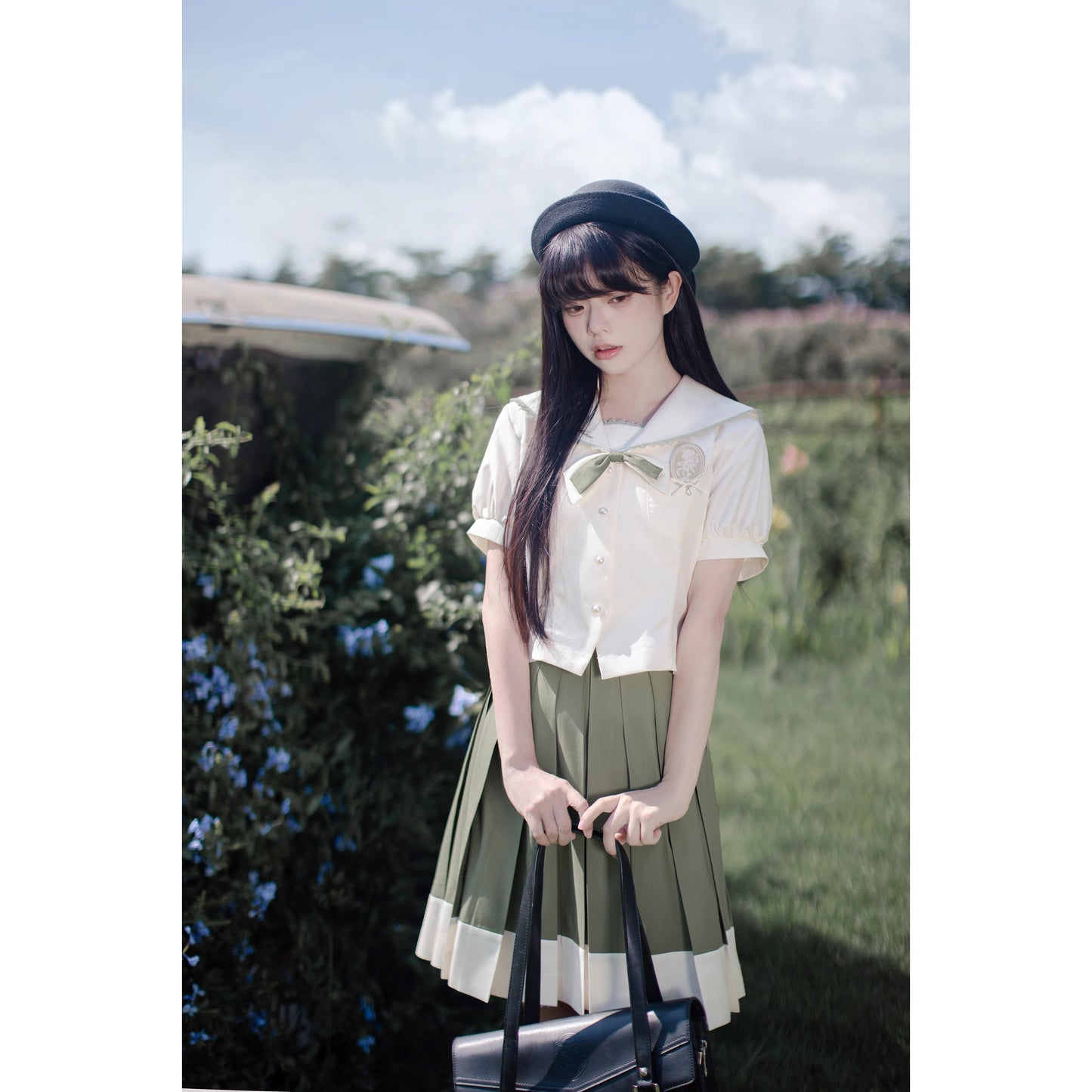 灰緑のお嬢様の文学セーラーブラウスとプリーツスカート