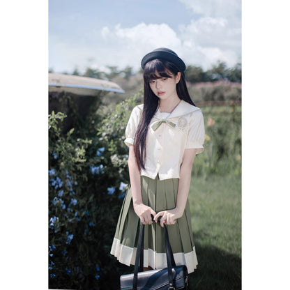 灰緑のお嬢様の文学セーラーブラウスとプリーツスカート