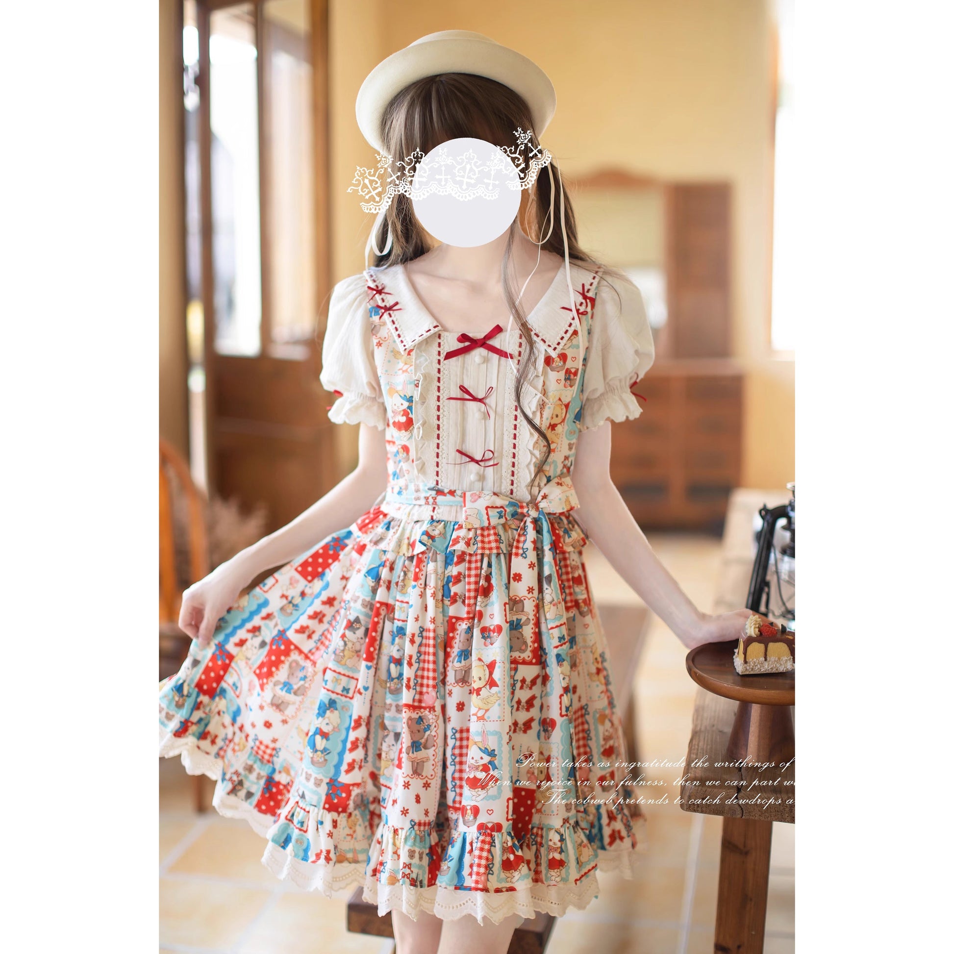 絵本の挿絵の刺繍ワンピース