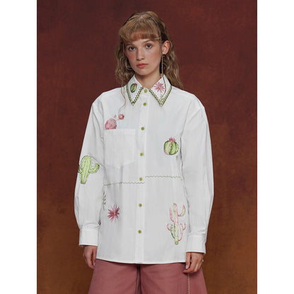 サボテンと花の刺繍ブラウス