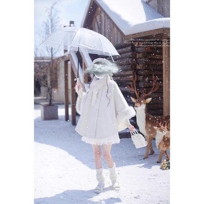 純白のお嬢様のウールケープコート