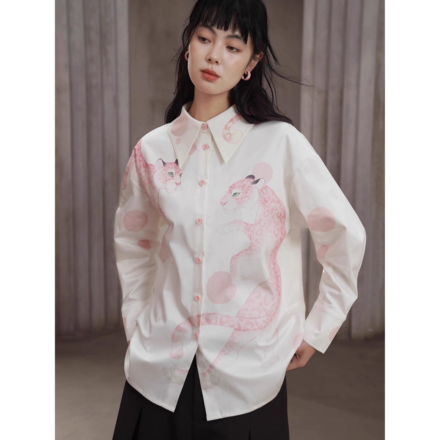 豹の挿絵ブラウス