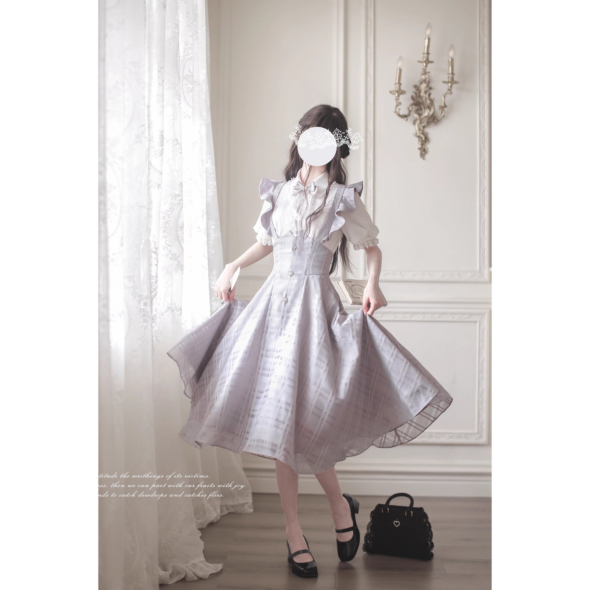 浅紫の令嬢のジャンパースカートとブラウス