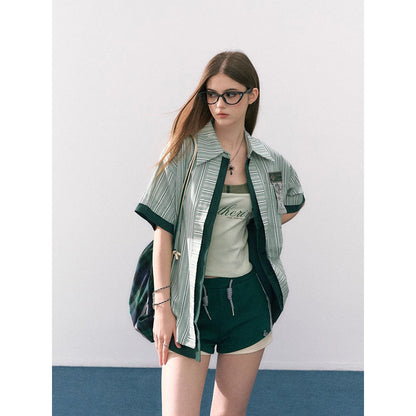 魔法学校の刺繍ストライプシャツとキャミソール