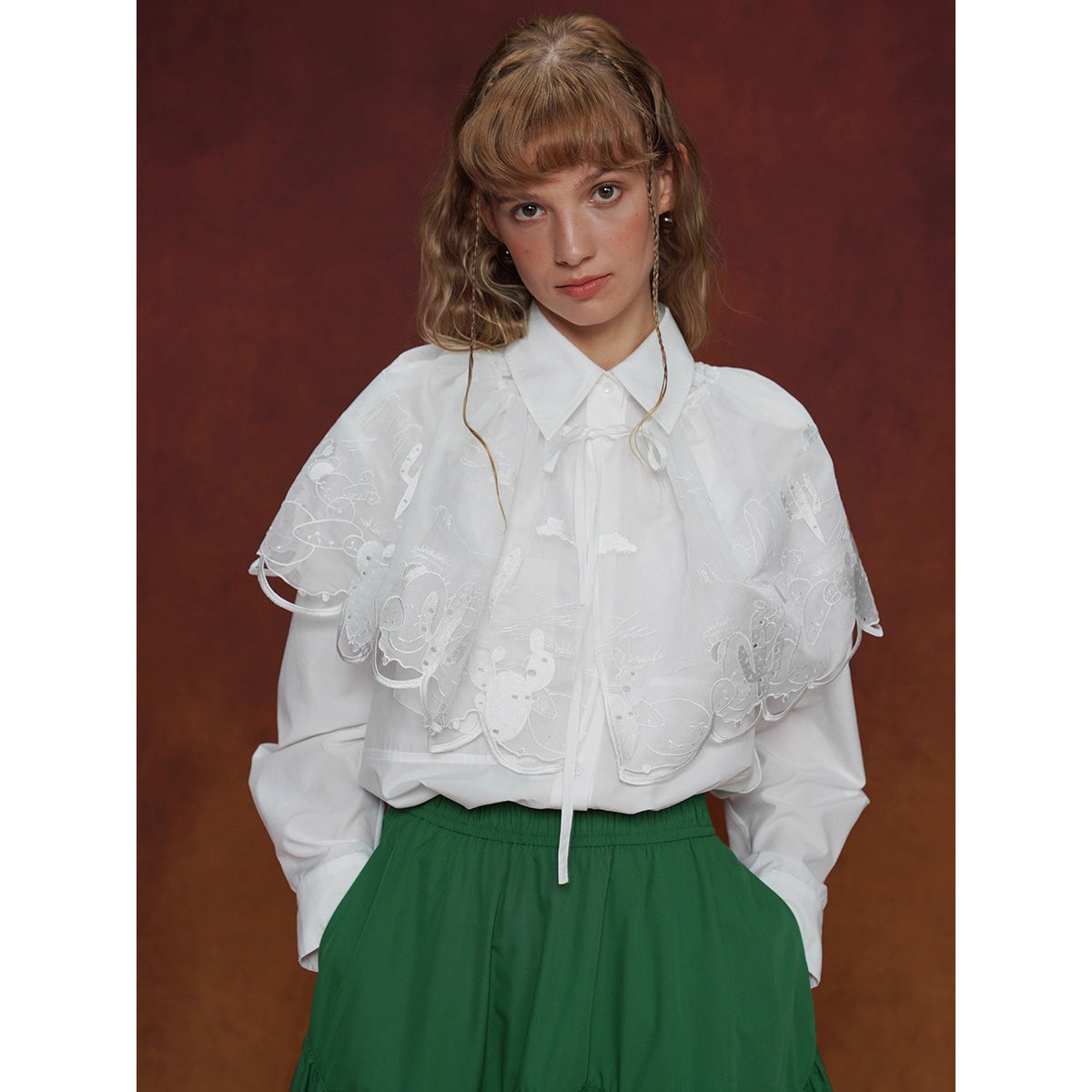 サボテンの花の刺繍チュールケープ