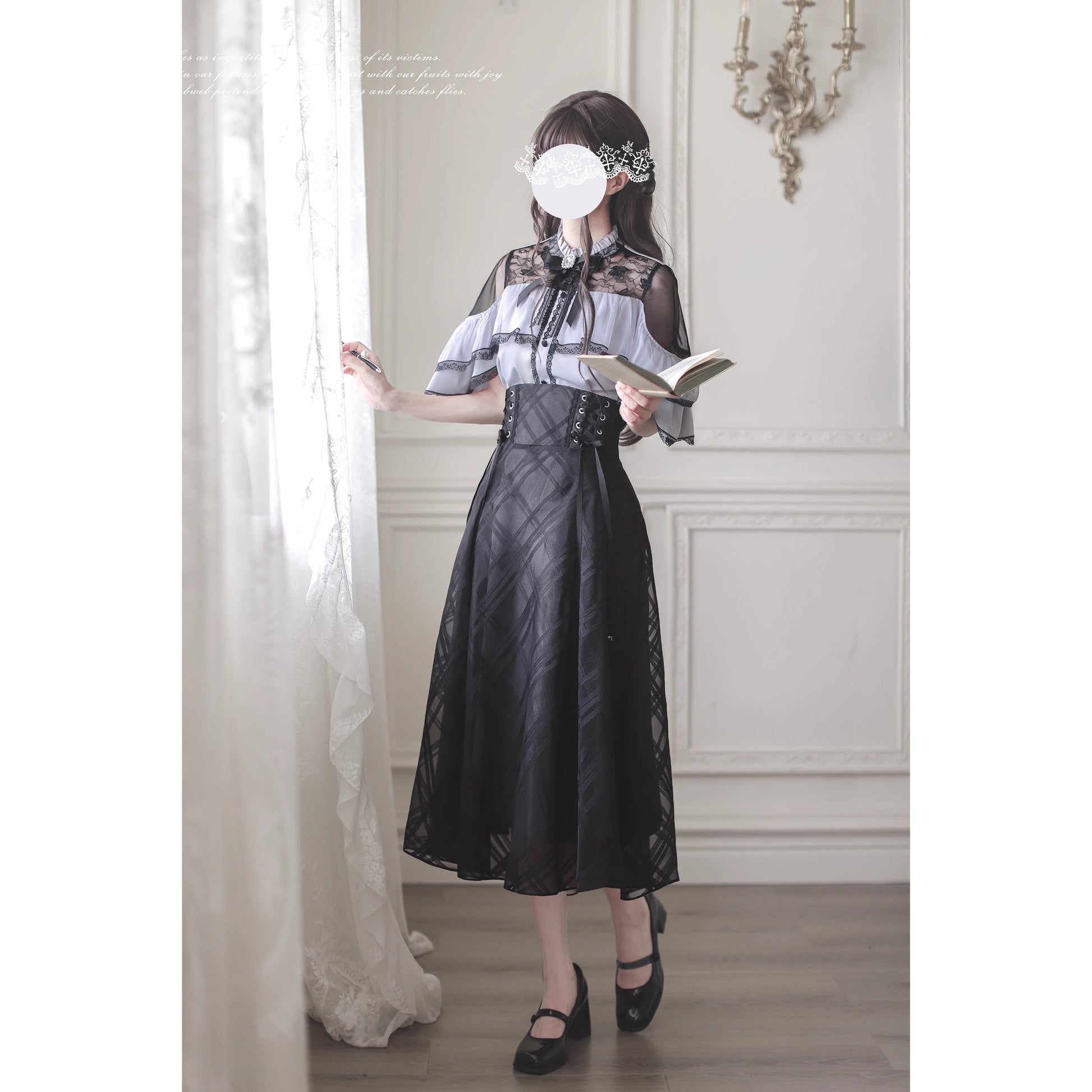 夜会の令嬢のケープトップスとコルセットスカート