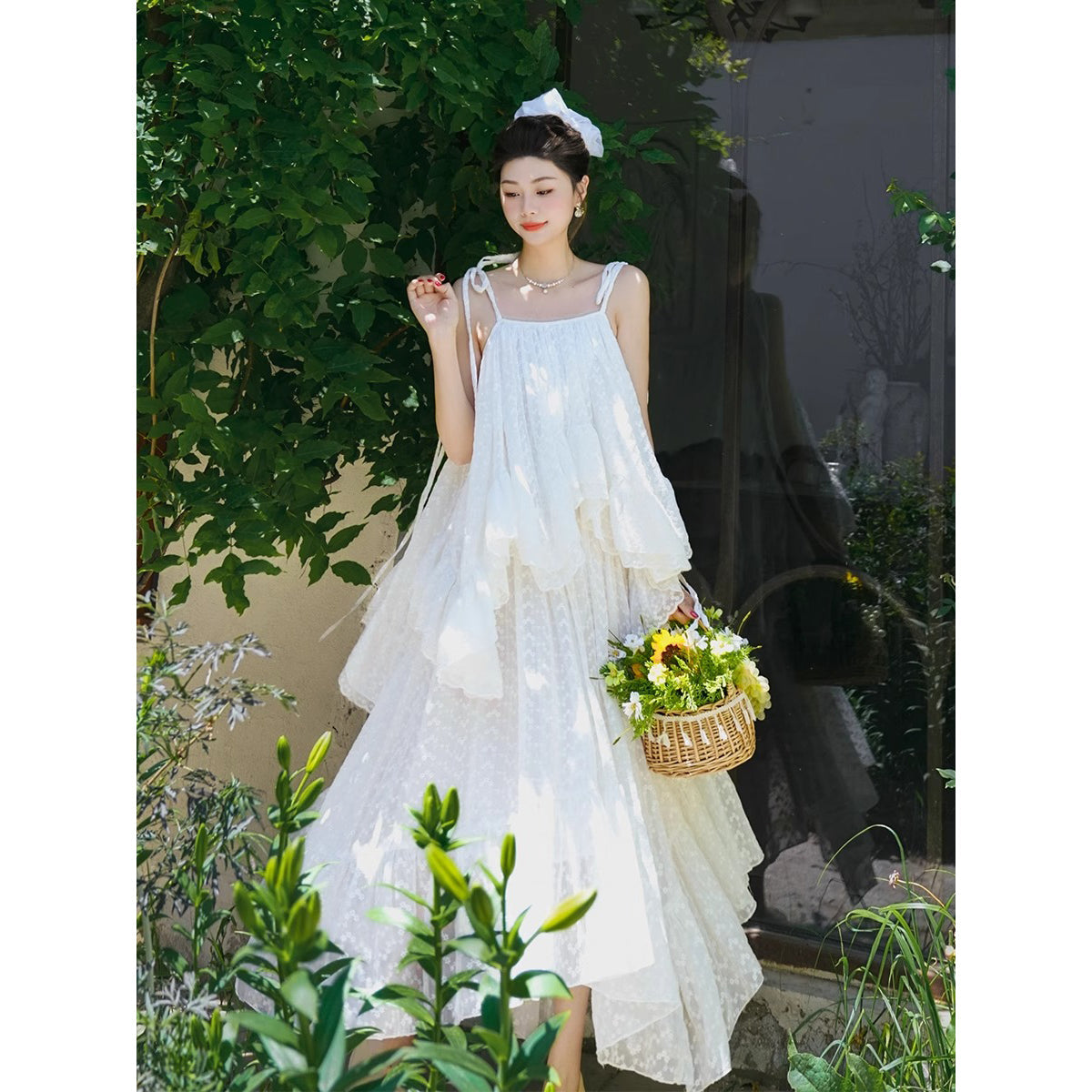 月光の花の刺繍キャミソールとロングスカート