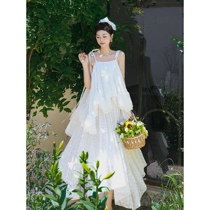 月光の花の刺繍キャミソールとロングスカート