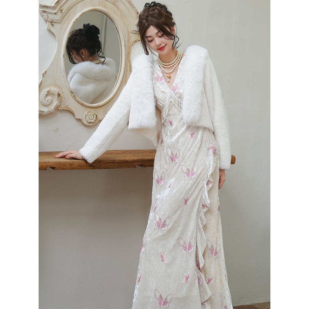 桃色の蝶々の刺繍ワンピース