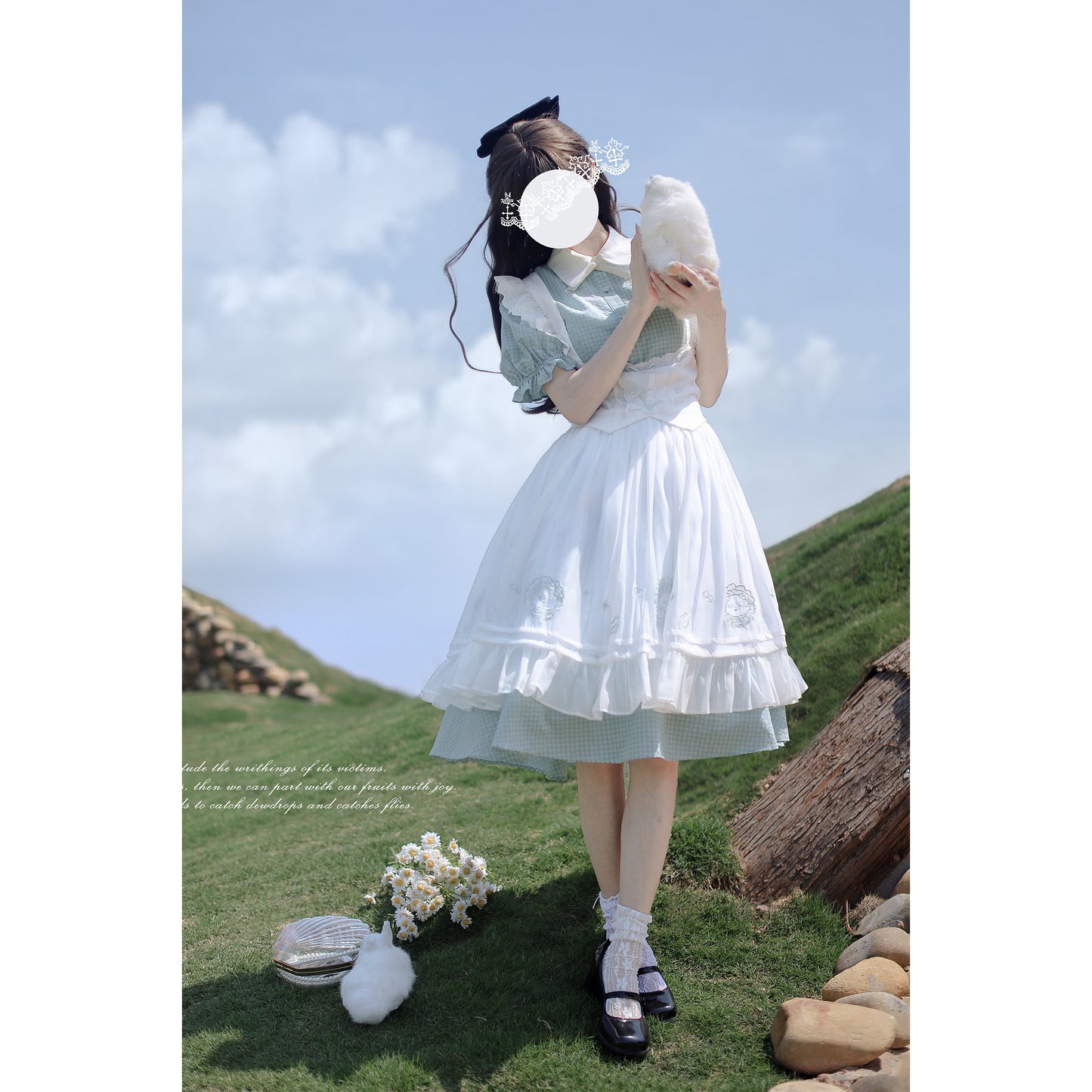 水縹の空色ワンピースと刺繍エプロン