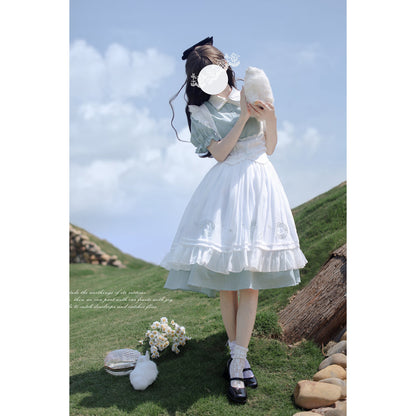 水縹の空色ワンピースと刺繍エプロン