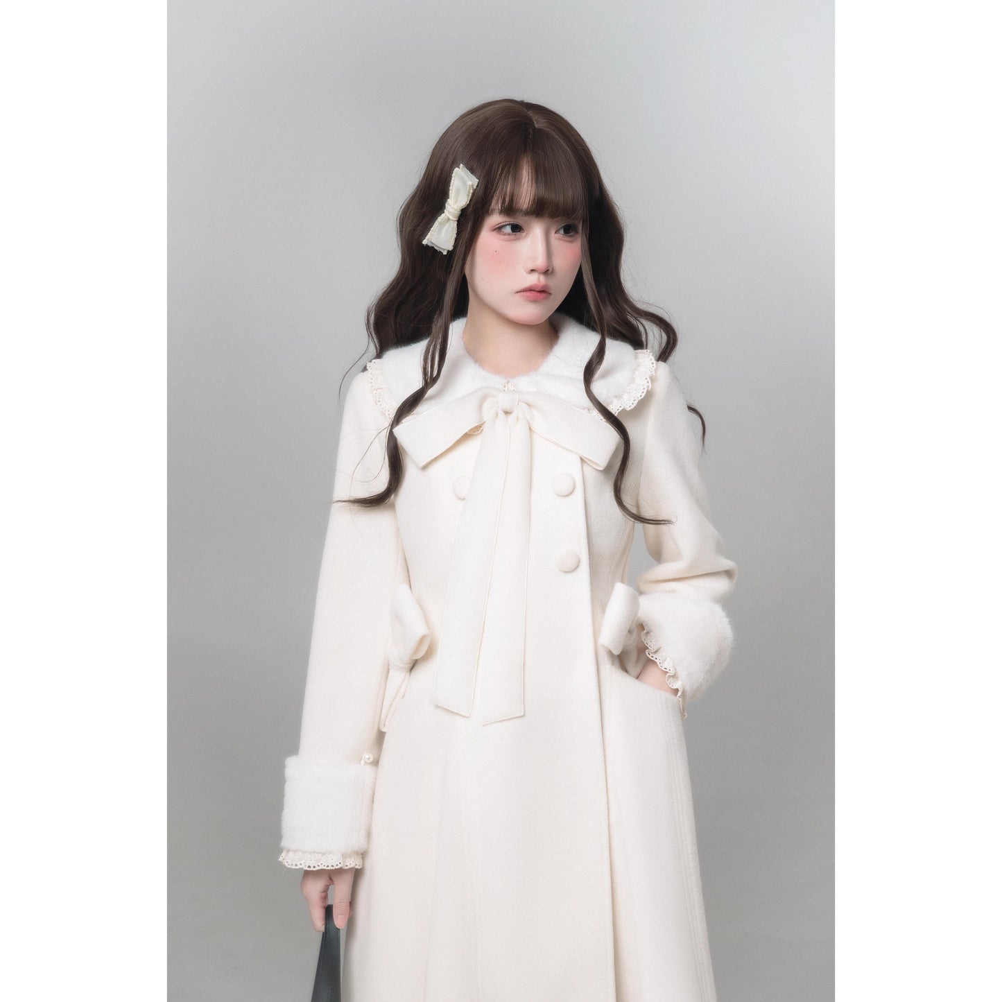 白雪のお嬢様のリボンウールコート