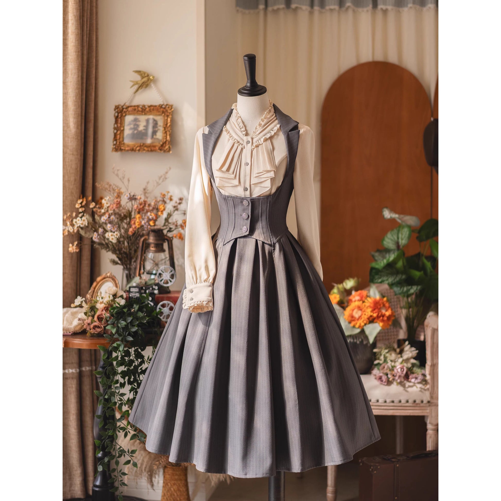 英国のお嬢様のクラシカルブラウス